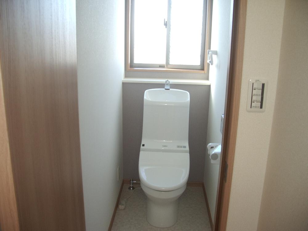 Toilet. Indoor (11 May 2013) Shooting