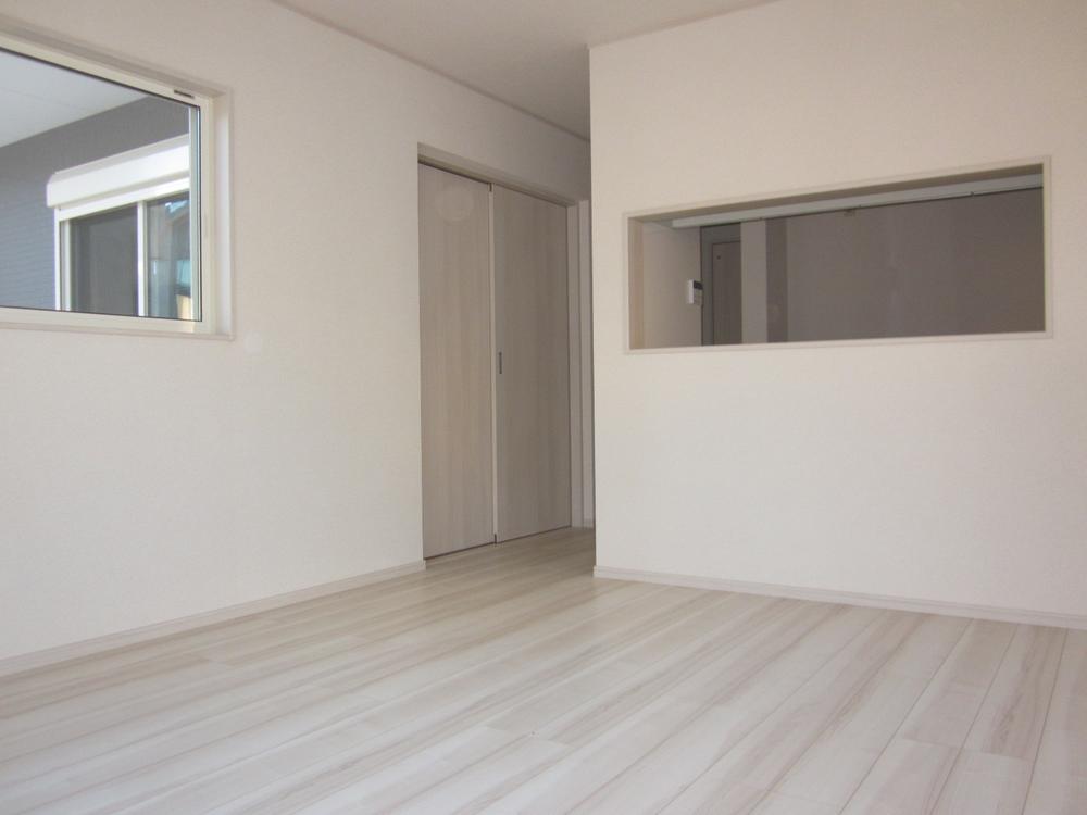 Living. South-facing living room (12 Building)