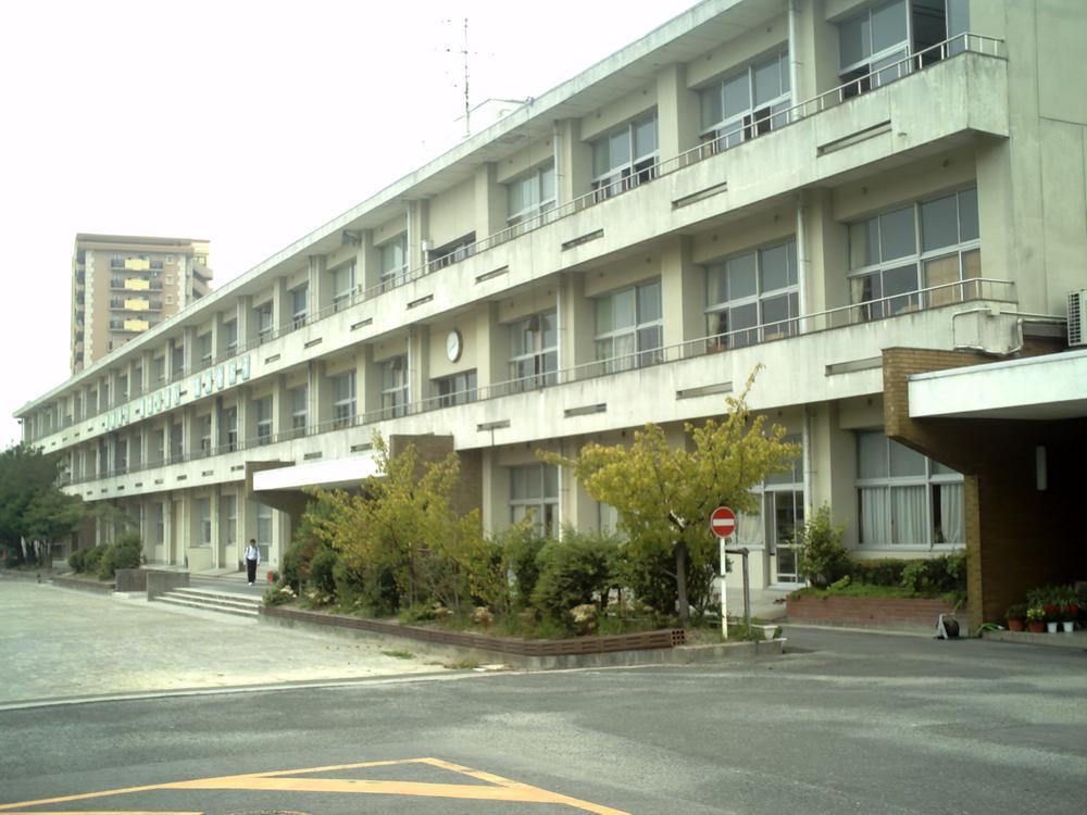 Junior high school. 1580m until Aoyama Junior High School