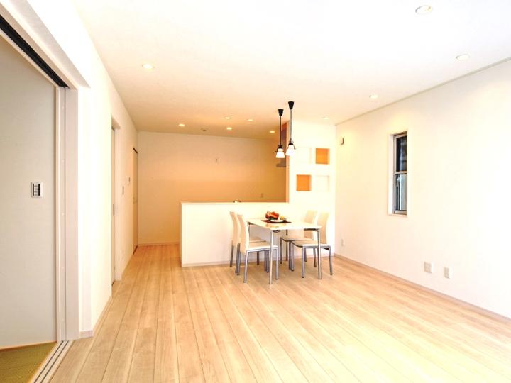 Living. 18 Pledge spacious living of plugging warm sunshine