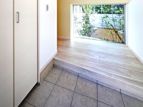 Entrance. Quaint foyer with a view of the terrace