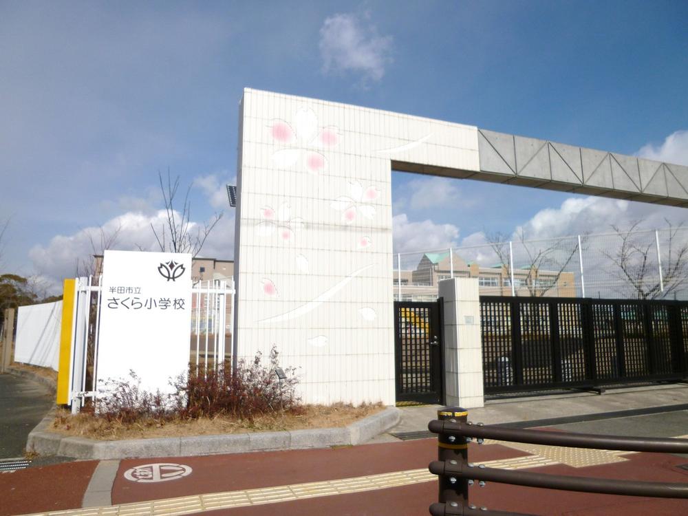 Primary school. 900m until the solder Municipal Sakura Elementary School