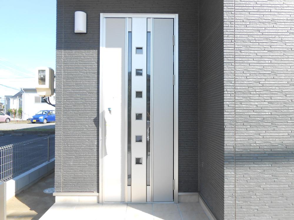 Entrance. Entrance (1 Building)