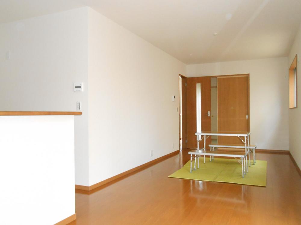 Living. Spacious living