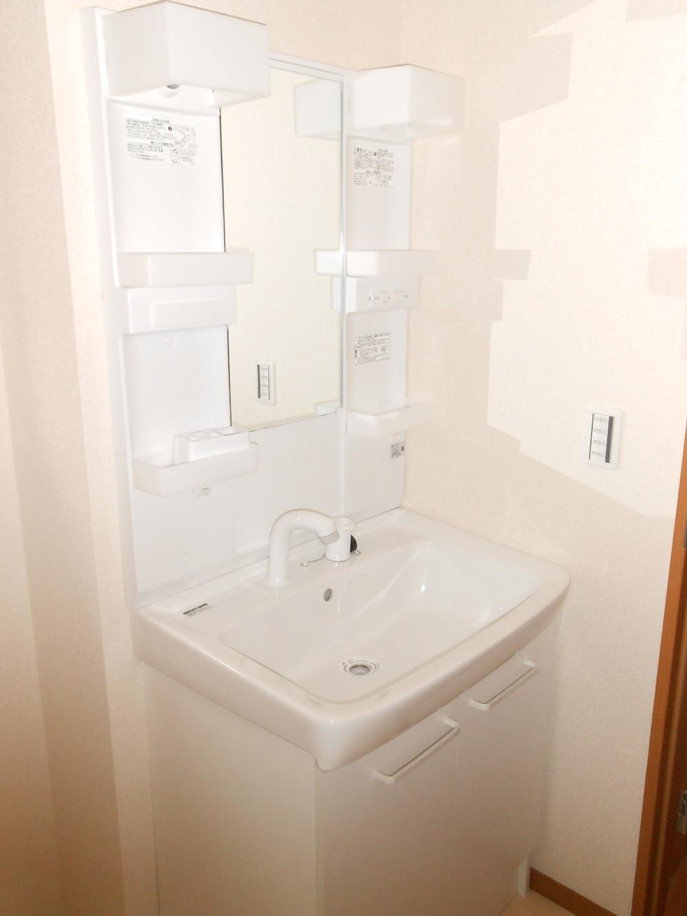 Wash basin, toilet. Shampoo dresser vanity