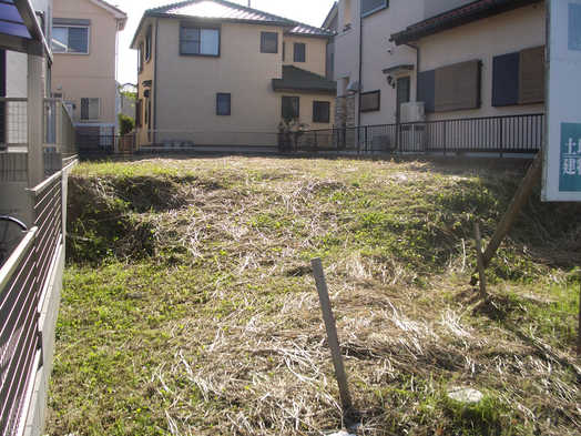 Local photos, including front road. Local appearance photo