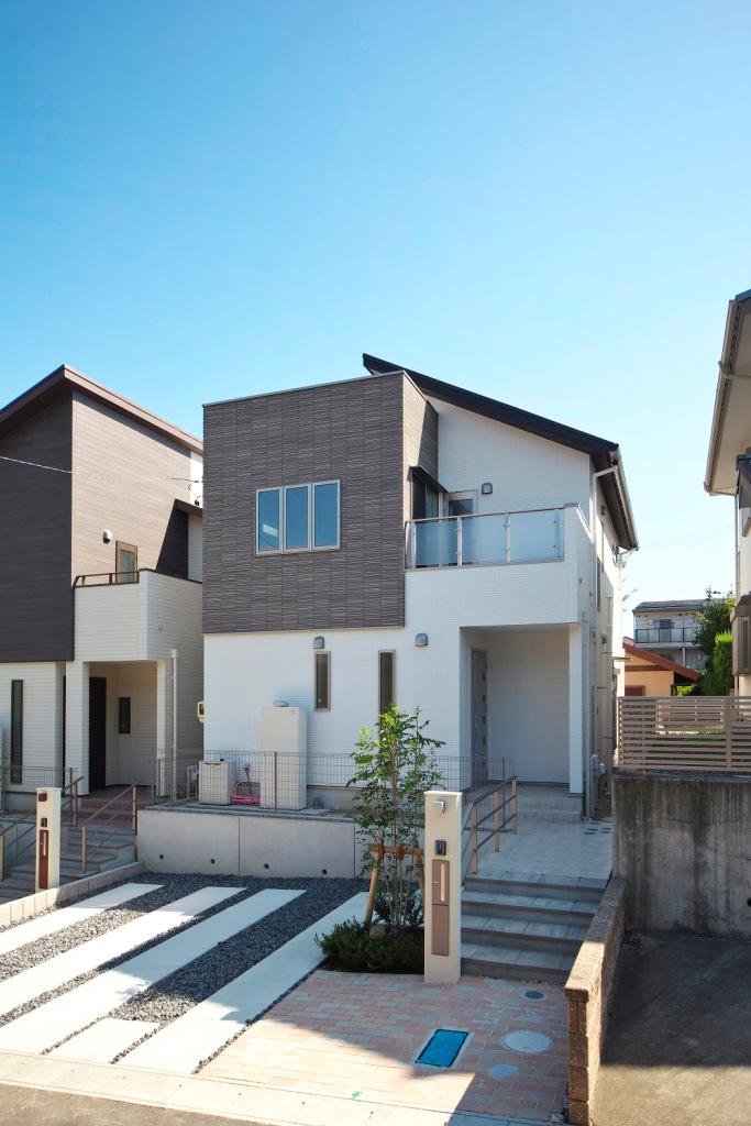 Local appearance photo. No. 1 destination of the movable partition and a wide living room (exterior photos)