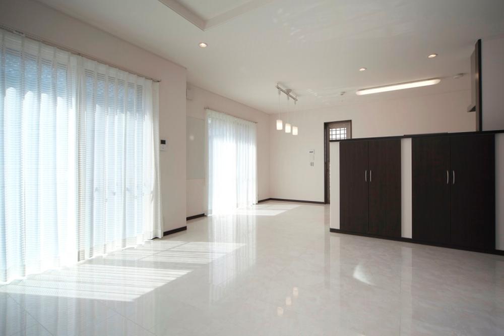 Living. 4 Gochi living dining photo of the courtyard wood deck and 10 Pledge Master Bedroom (September 2013) Shooting