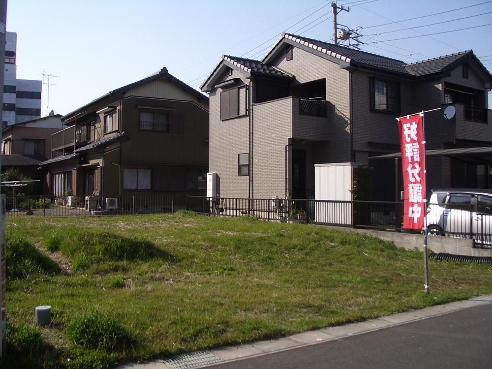 Local photos, including front road. Peripheral housing is the house that we built. You many years of experience veteran me riding in consultation become empathetic. 