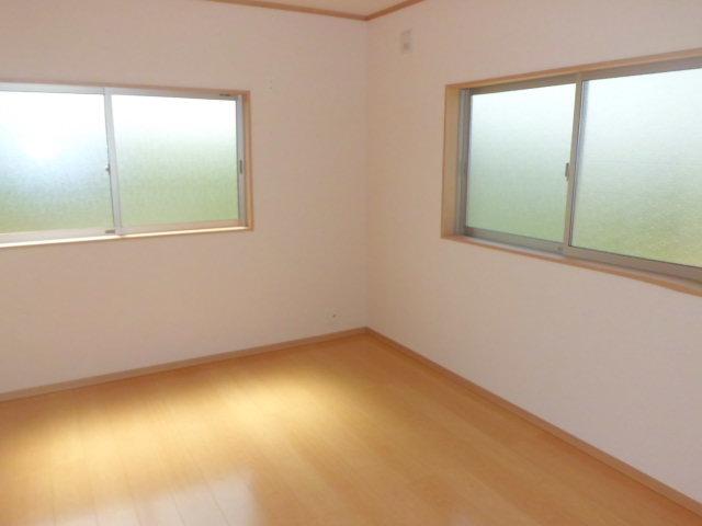 Non-living room. Warmth full of space to feel the touch of the sun