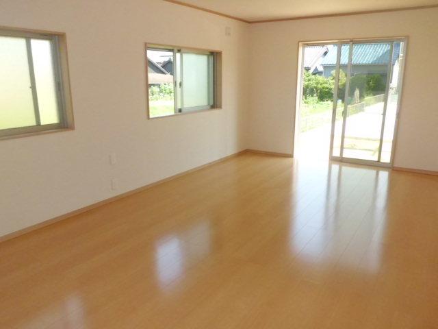 Living. Bouncy conversation of your family is, Smile full of open-minded LDK