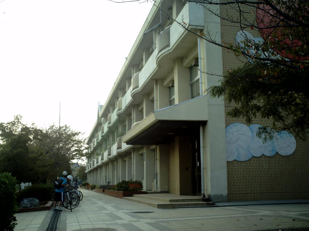 Primary school. 1300m until the solder Municipal Yokokawa Elementary School