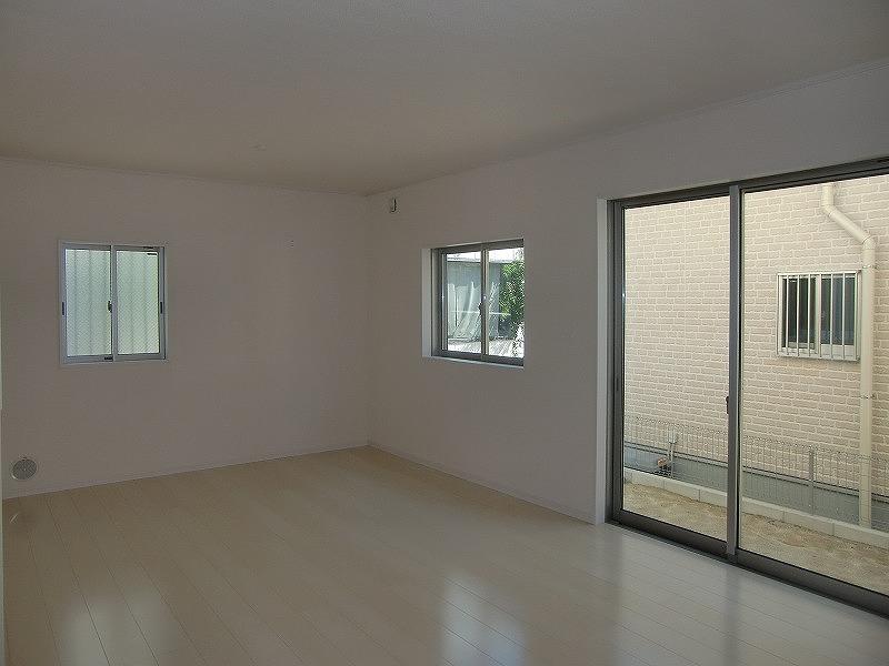 Living. Local (10 May 2013) Shooting