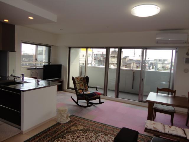 Living. 2013 November shooting Household goods, etc. are not included in the sale price