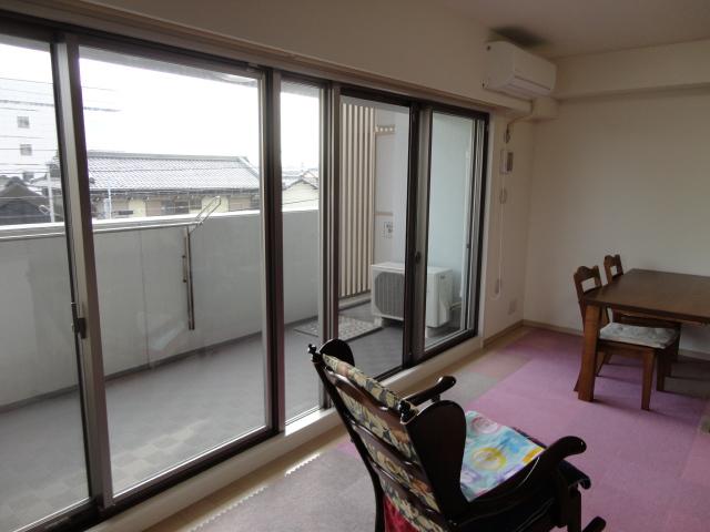 Living. 2013 November shooting Household goods, etc. are not included in the sale price