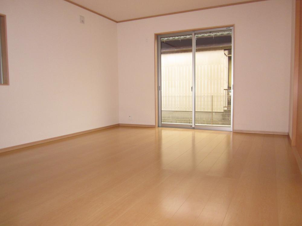 Living. 16 Pledge of south-facing living room