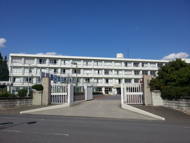 Junior high school. Shinkawa 880m until junior high school (junior high school)