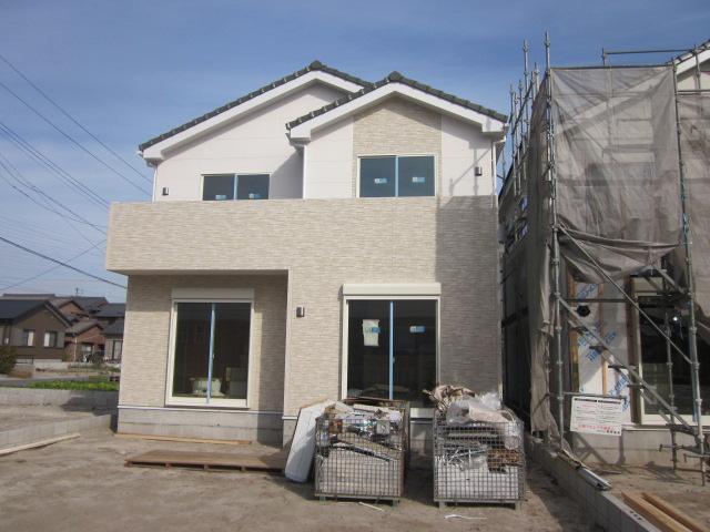 Local appearance photo. Local (12 May 2013) Shooting