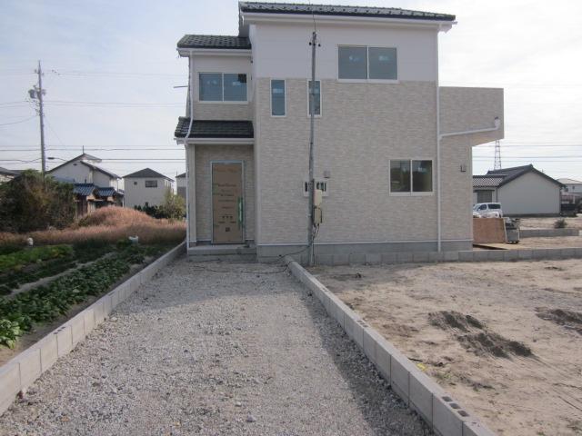 Local appearance photo. Local (12 May 2013) Shooting