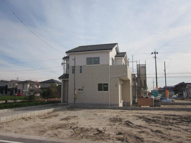 Local photos, including front road. Local (12 May 2013) Shooting