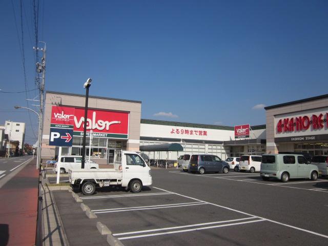 Supermarket. 2476m to Barrow Hekinan shop