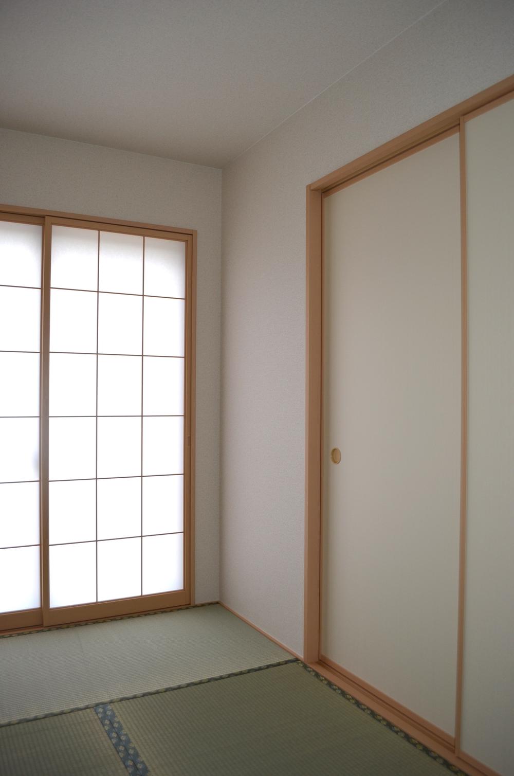 Non-living room. 1 Building