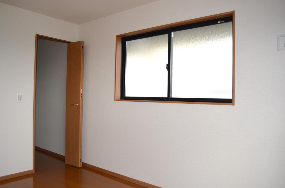 Non-living room. 1 Building