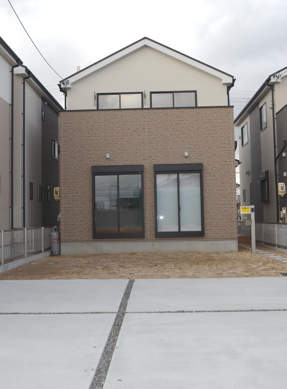 Local appearance photo. Building 2