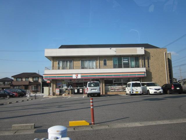 Convenience store. 471m to Seven-Eleven Hekinan illuminated the town shop