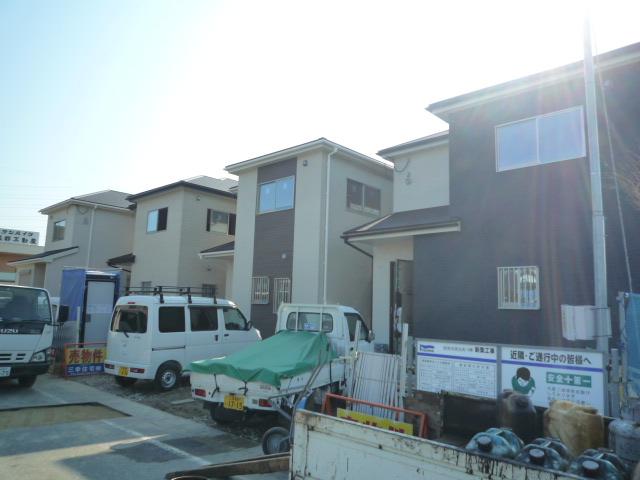 Local photos, including front road. Local (10 May 2013) Shooting