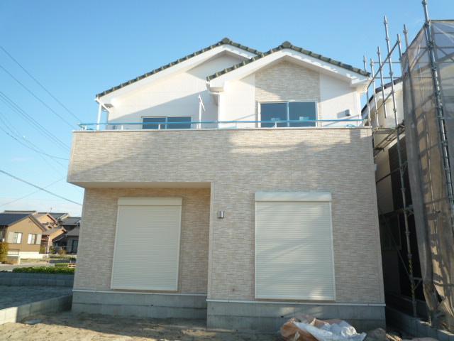 Local appearance photo. Local (12 May 2013) shooting Building 2