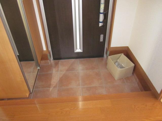 Entrance. Local (12 May 2013) Shooting