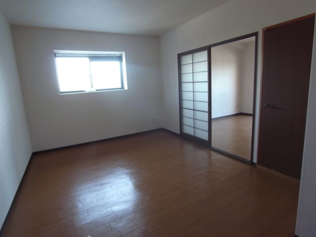 Living and room. It will calm the Japanese-style room
