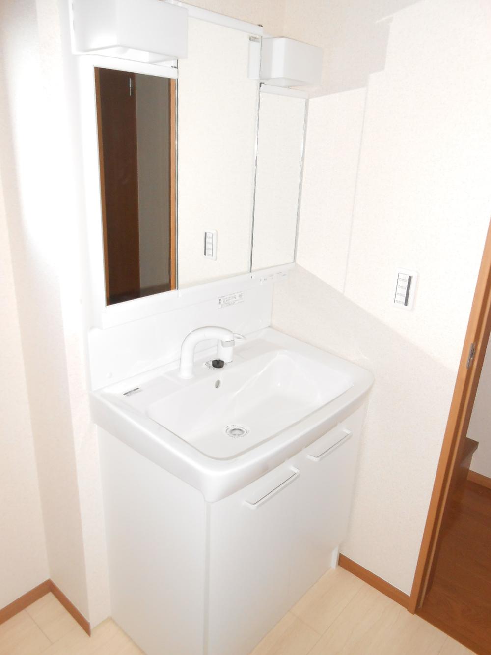 Wash basin, toilet. Shampoo dresser vanity