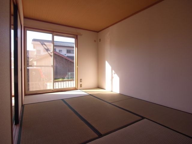 Living and room. Japanese-style room to settle