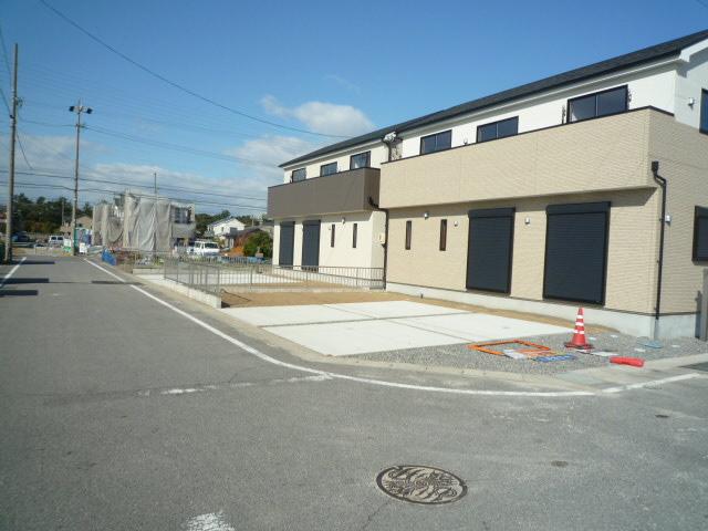 Local photos, including front road. Local (11 May 2013) Shooting