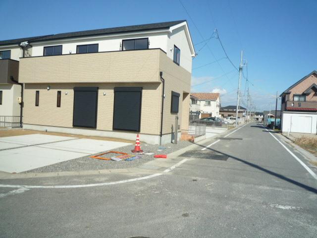 Local photos, including front road. Local (11 May 2013) Shooting