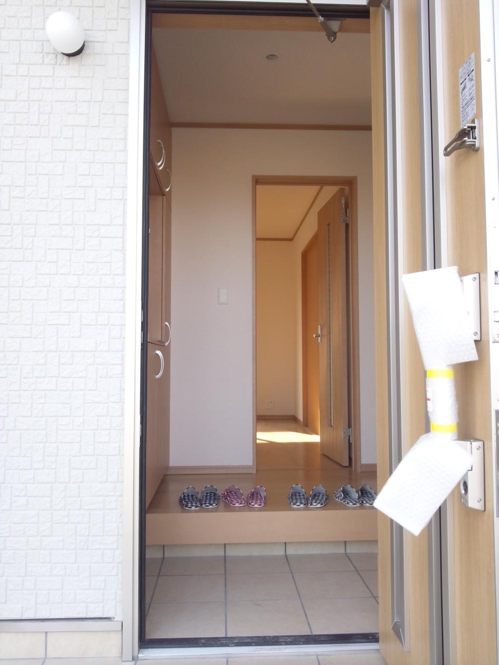 Entrance. Indoor (November 24, 2013) Shooting