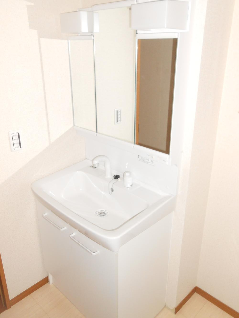 Wash basin, toilet. Shampoo dresser vanity