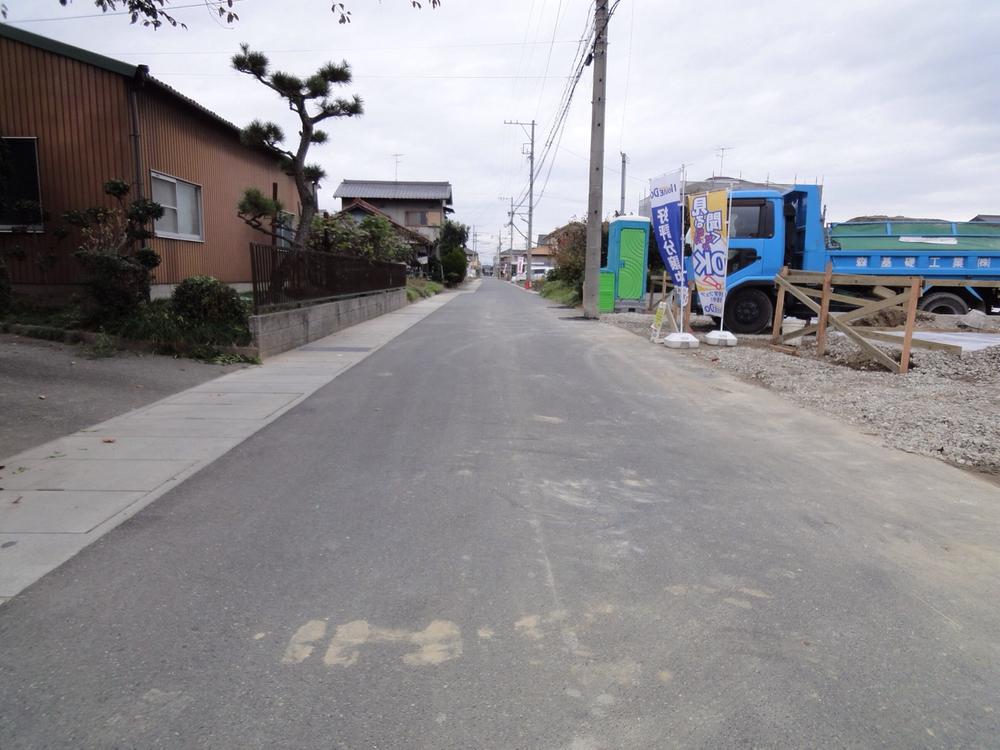 Local photos, including front road. (2013.11.12 shooting)