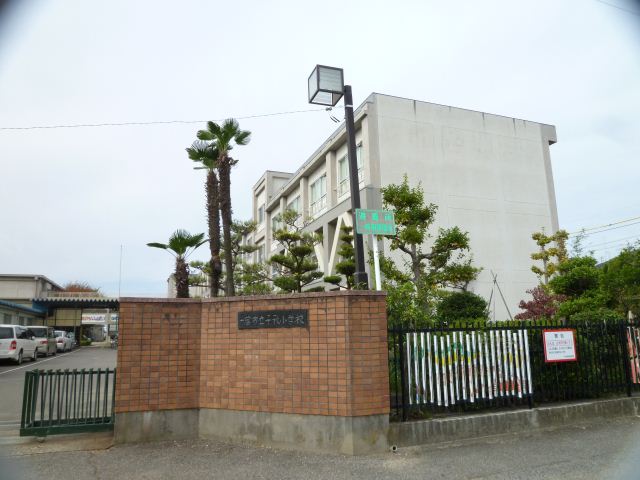 Primary school. 370m up to municipal Chiaki elementary school (elementary school)