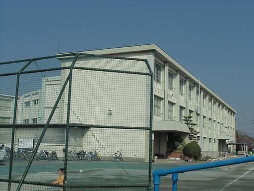 Primary school. 440m up to municipal Chiaki Minami Elementary School (Elementary School)