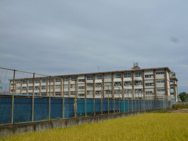 Junior high school. 2100m until the Municipal Chiaki junior high school (junior high school)