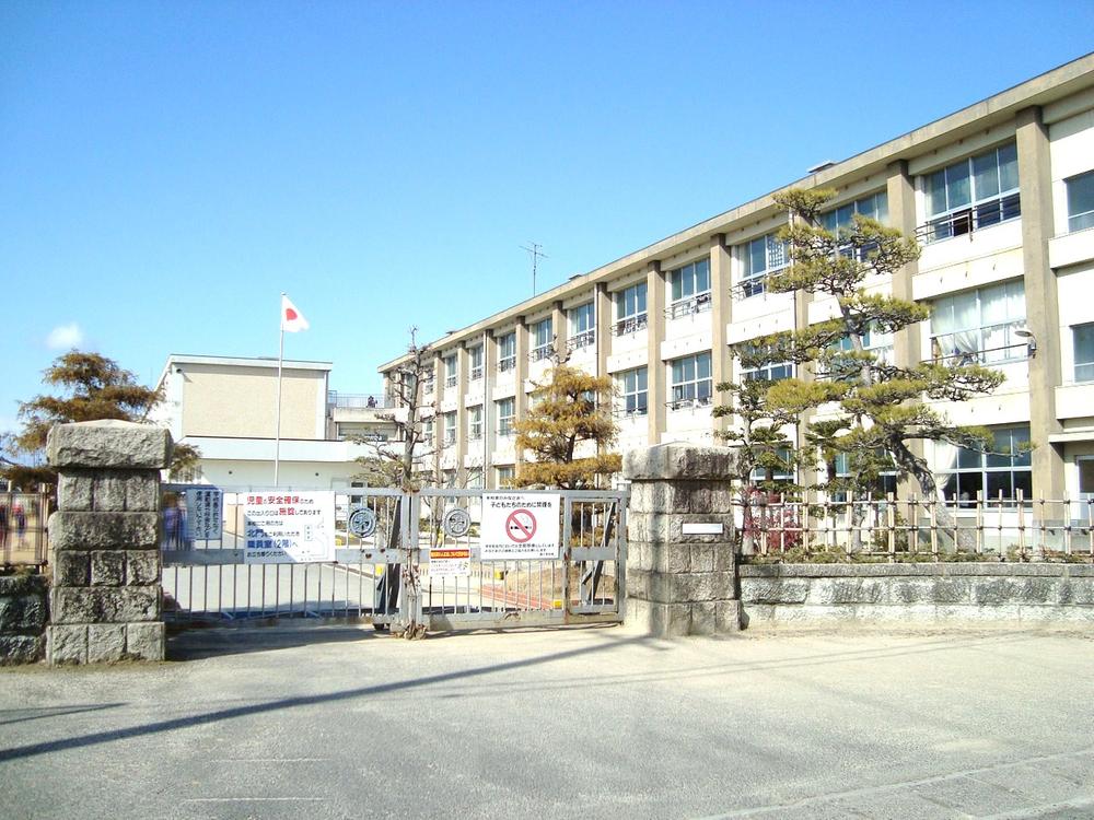 Primary school. 500m deep into elementary school