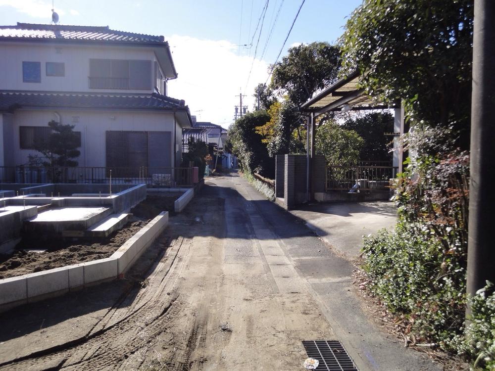 Local photos, including front road. (2013.12.24 shooting)