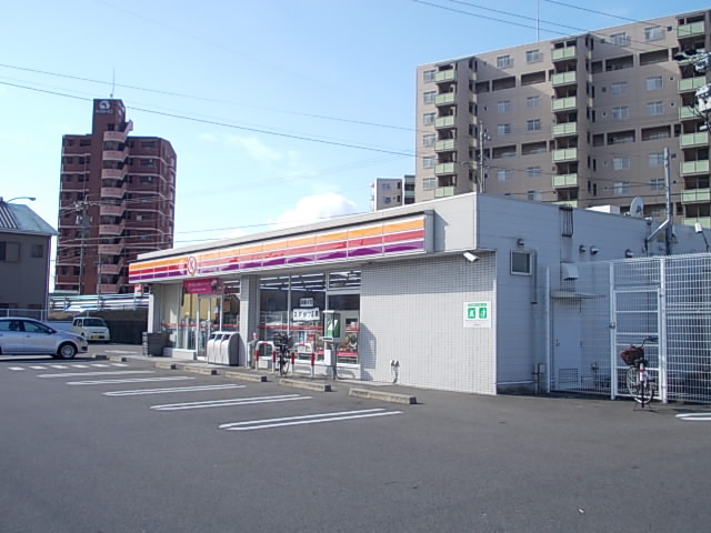 Convenience store. 900m to Circle K Mayose store (convenience store)