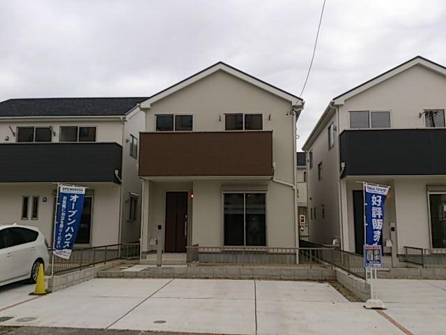 Local photos, including front road. Local (12 May 2013) Shooting