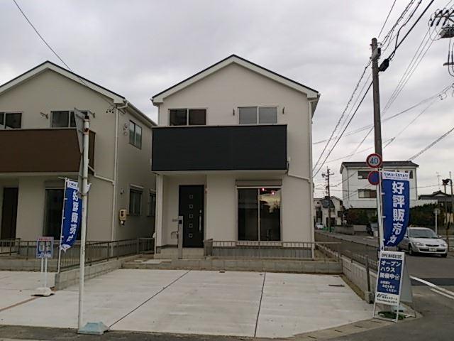 Local photos, including front road. Local (12 May 2013) Shooting