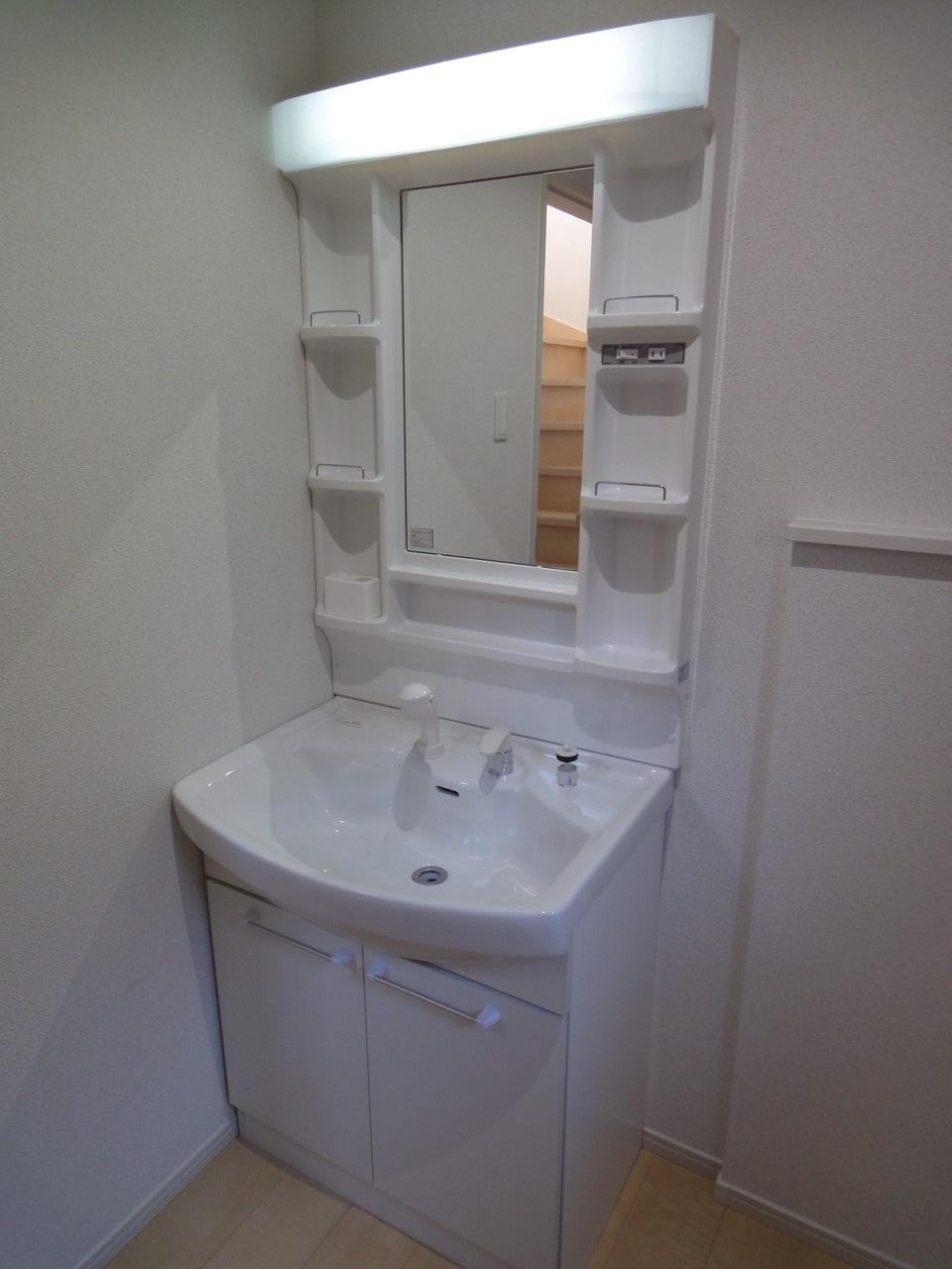 Wash basin, toilet. (2013.12.24 shooting)