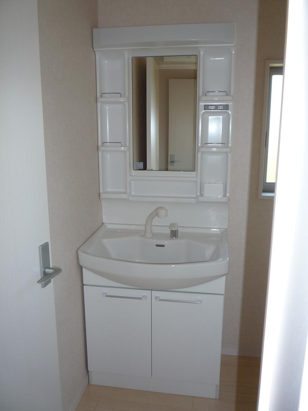 Wash basin, toilet. Indoor (10 May 2013) Shooting